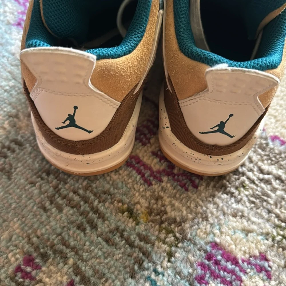 Nike - Picture 3 of 4